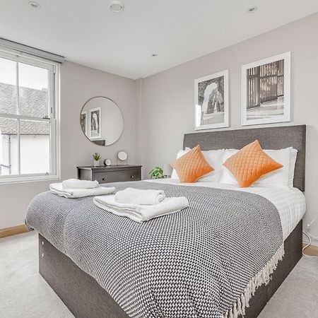 Contemporary 2 Bedroom Apt, Town Centre By Tent Serviced Apartments Chertsey Esterno foto