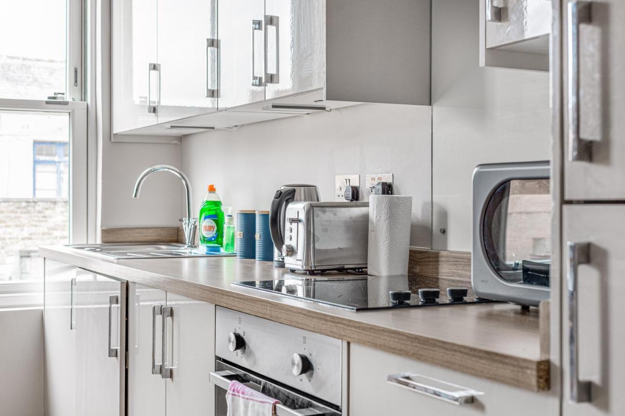 Contemporary 2 Bedroom Apt, Town Centre By Tent Serviced Apartments Chertsey Esterno foto