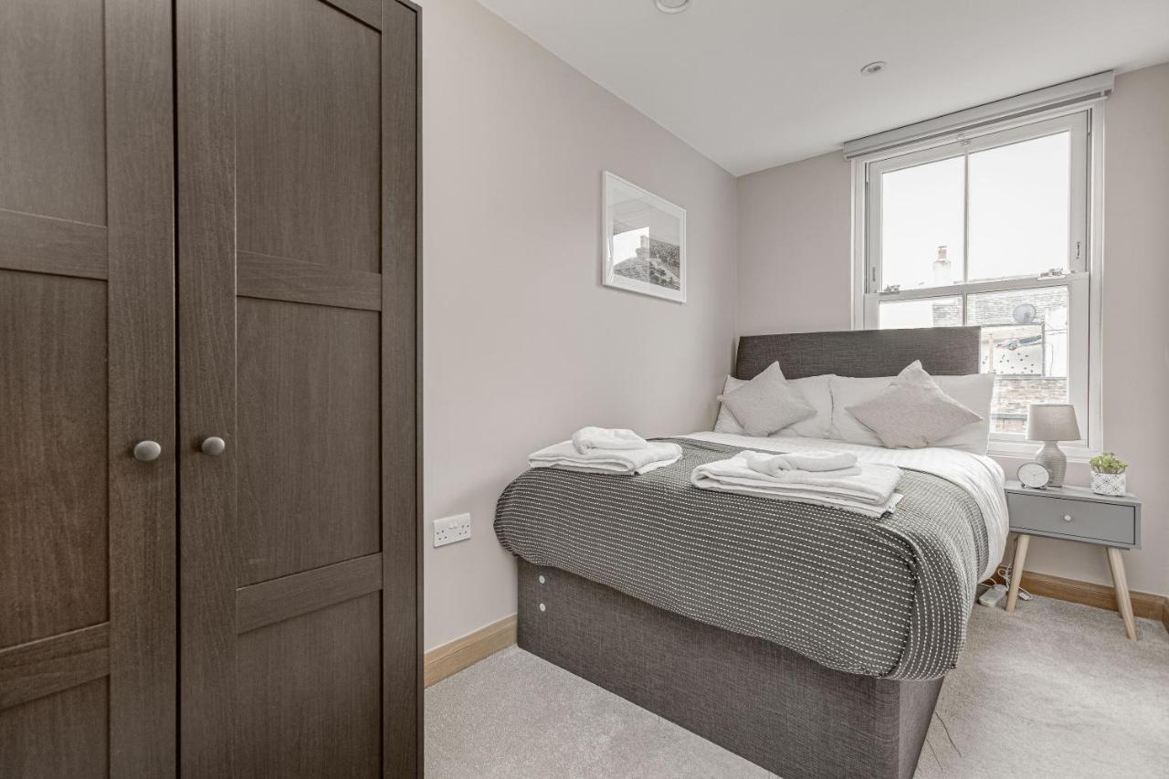 Contemporary 2 Bedroom Apt, Town Centre By Tent Serviced Apartments Chertsey Esterno foto